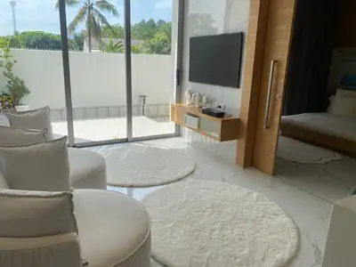 Villa neuve 3 chambres avec piscine privée à vendre à Choeng Thale, Phuket