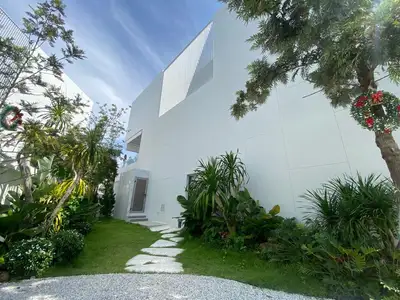 Villa neuve 3 chambres avec piscine privée à vendre à Choeng Thale, Phuket