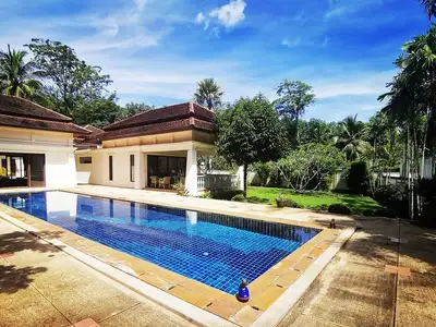 Villa 5 chambres avec grand jardin à louer à Thalang