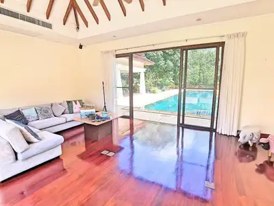 Villa 5 chambres avec grand jardin à louer à Thalang