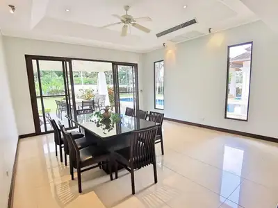 Villa 5 chambres avec grand jardin à louer à Thalang