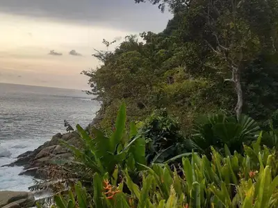 Terrain en bord de mer de 20 rais à vendre à Kamala