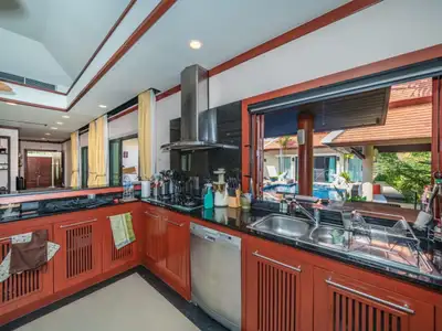 Baan Bua, villa de luxe 4 chambres avec piscine privée à vendre à Nai Harn-Rawai, Phuket