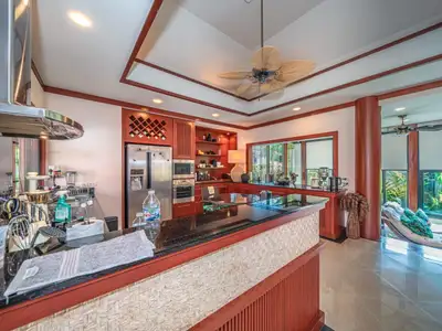 Baan Bua, villa de luxe 4 chambres avec piscine privée à vendre à Nai Harn-Rawai, Phuket