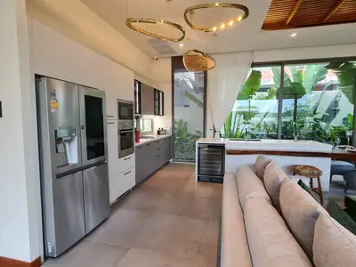 Villa 3 chambres de 528,5 m² avec piscine privée à vendre à Choeng Thale, Phuket