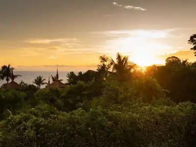 Superbe villa de luxe 3 chambres vue mer avec piscine privée à vendre à Choeng Thale, Phuket