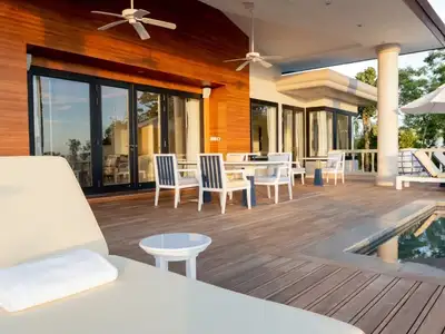 Superbe villa de luxe 3 chambres vue mer avec piscine privée à vendre à Choeng Thale, Phuket
