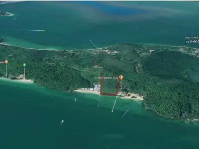 Terrain de 84 rais en bord de plage de sable à vendre sur l'île de Naka Yai, Phuket