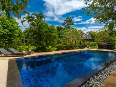 Villa privée avec piscine à louer, à distance de marche de la plage, Choeng Thale, Phuket