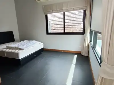Villa avec piscine 3 chambres, terrain de 263,60 m², piscine privée, à vendre à Choeng Thale, Phuket