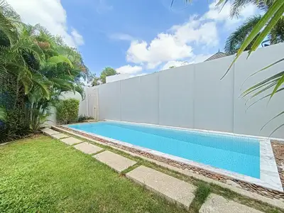 Boutique Pool Villa 3 chambres de 360,80 m² avec piscine privée à vendre à Choeng Thale, Phuket