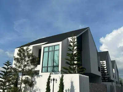 Villa 4 chambres, 4 salles de bain à vendre avec piscine privée à Choeng Thale, Phuket