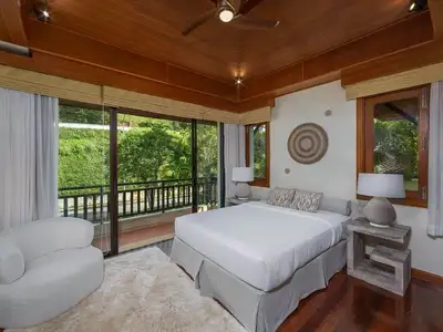 Luxueuse villa avec piscine 4 chambres à louer avec superbe vue lac dans le secteur de Bang Tao