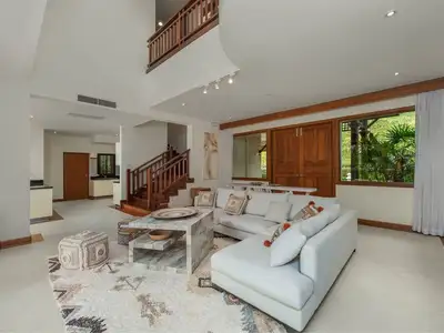 Luxueuse villa avec piscine 4 chambres à louer avec superbe vue lac dans le secteur de Bang Tao