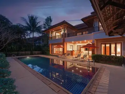 Luxueuse villa avec piscine 4 chambres à louer avec superbe vue lac dans le secteur de Bang Tao