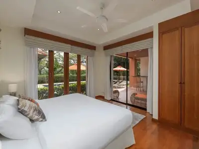 Luxueuse villa avec piscine 4 chambres à louer avec superbe vue lac dans le secteur de Bang Tao