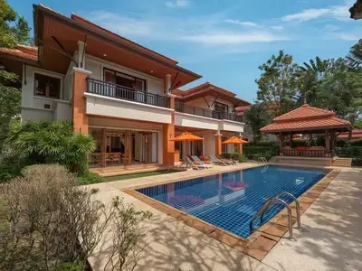 Luxueuse villa avec piscine 4 chambres à louer avec superbe vue lac dans le secteur de Bang Tao