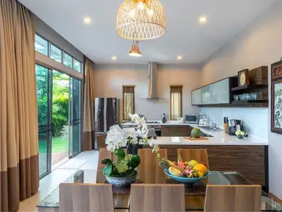 Élégante villa 4 chambres à Cherngtalay, Phuket – Bail longue durée avec services complets