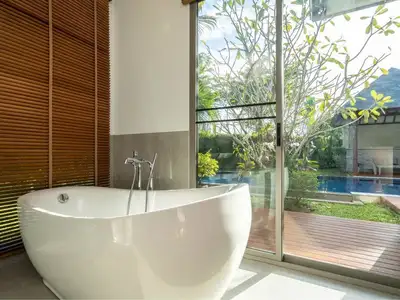 Élégante villa 4 chambres à Cherngtalay, Phuket – Bail longue durée avec services complets
