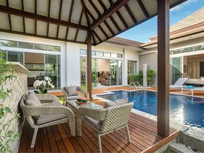 Élégante villa 4 chambres à Cherngtalay, Phuket – Bail longue durée avec services complets