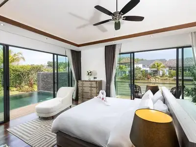 Élégante villa 4 chambres avec piscine privée à louer à Pasak, Cherngtalay, Phuket