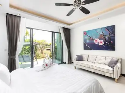 Élégante villa 4 chambres avec piscine privée à louer à Pasak, Cherngtalay, Phuket