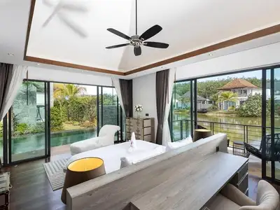 Élégante villa 4 chambres avec piscine privée à louer à Pasak, Cherngtalay, Phuket