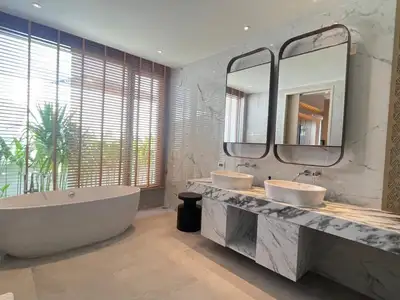 Erawana : luxueuse villa avec piscine 4 chambres à vendre à Choeng Thale, Phuket