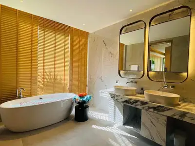 Erawana : luxueuse villa avec piscine 4 chambres à louer à Choeng Thale, Phuket