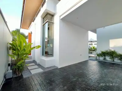 Élégante villa avec piscine 2 chambres en location annuelle à Choeng Thale, Phuket