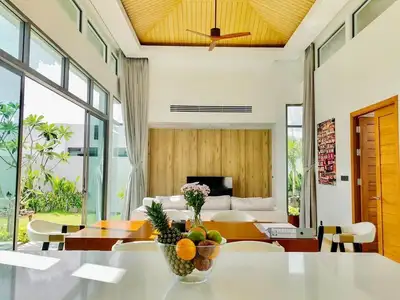 Élégante villa avec piscine 2 chambres en location annuelle à Choeng Thale, Phuket