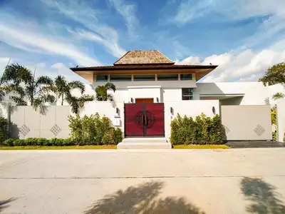 Élégante villa avec piscine 2 chambres en location annuelle à Choeng Thale, Phuket