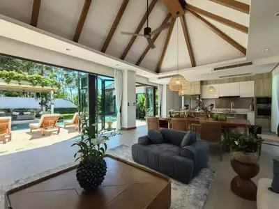 Superbe villa avec piscine 4 chambres en location annuelle à Choeng Thale, Phuket