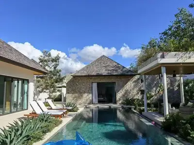 Superbe villa avec piscine 4 chambres en location annuelle à Choeng Thale, Phuket