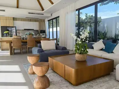 Superbe villa avec piscine 4 chambres en location annuelle à Choeng Thale, Phuket