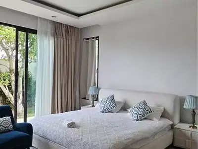 Superbe villa avec piscine 4 chambres en location annuelle à Choeng Thale, Phuket