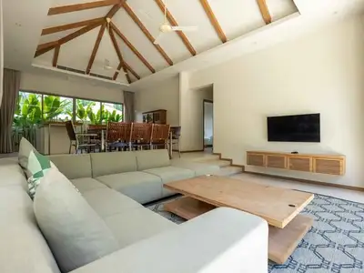 Trichada Villa – Maison avec piscine 3 chambres à Cherngtalay, Phuket
