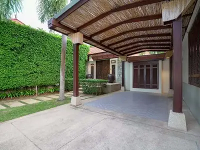 Luxueuse villa Sai Taan 5+1 chambres avec piscine et salle de spa