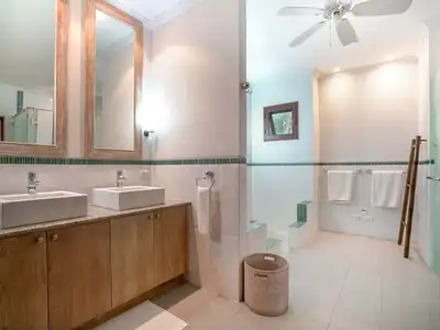 Luxueuse villa Sai Taan 5+1 chambres avec piscine et salle de spa