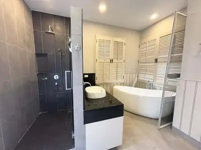 Élégante villa avec piscine 4 chambres à louer à Tanode Estate 2, Cherngtalay