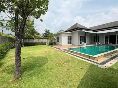 Élégante villa avec piscine 4 chambres à louer à Tanode Estate 2, Cherngtalay