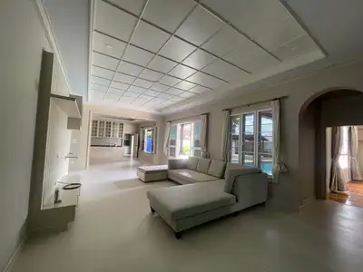 Élégante villa avec piscine 4 chambres à louer à Tanode Estate 2, Cherngtalay