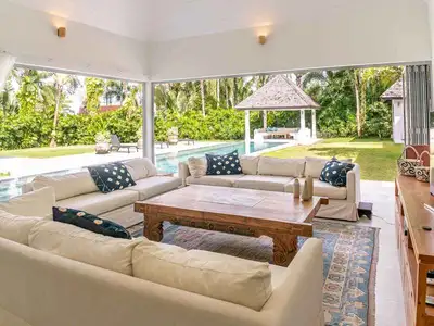 Vaste villa avec piscine privée 5 chambres à louer à Layan, Phuket