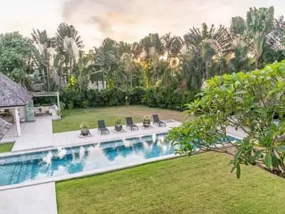 Vaste villa avec piscine privée 5 chambres à louer à Layan, Phuket
