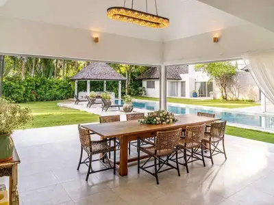 Vaste villa avec piscine privée 5 chambres à louer à Layan, Phuket