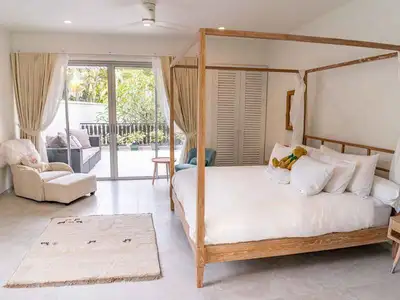 Vaste villa avec piscine privée 5 chambres à louer à Layan, Phuket