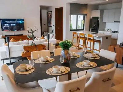 Villa de luxe avec piscine de style loft moderne à louer à Cherngtalay, Phuket