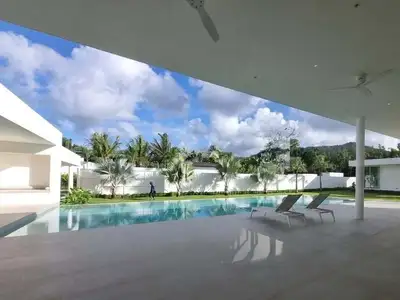 Élégante villa avec piscine 4 chambres à louer à Bang Jo, Phuket