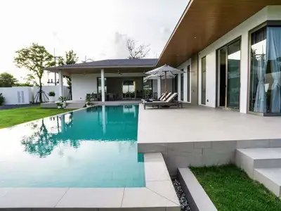 Spacieuse villa avec piscine 3 chambres à Bang Jo – Tranquillité & praticité