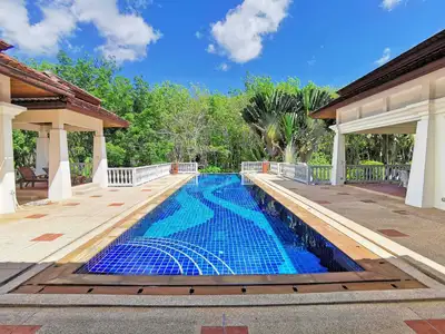 Spacieuse villa 7 chambres avec piscine privée et grand jardin à Thalang
